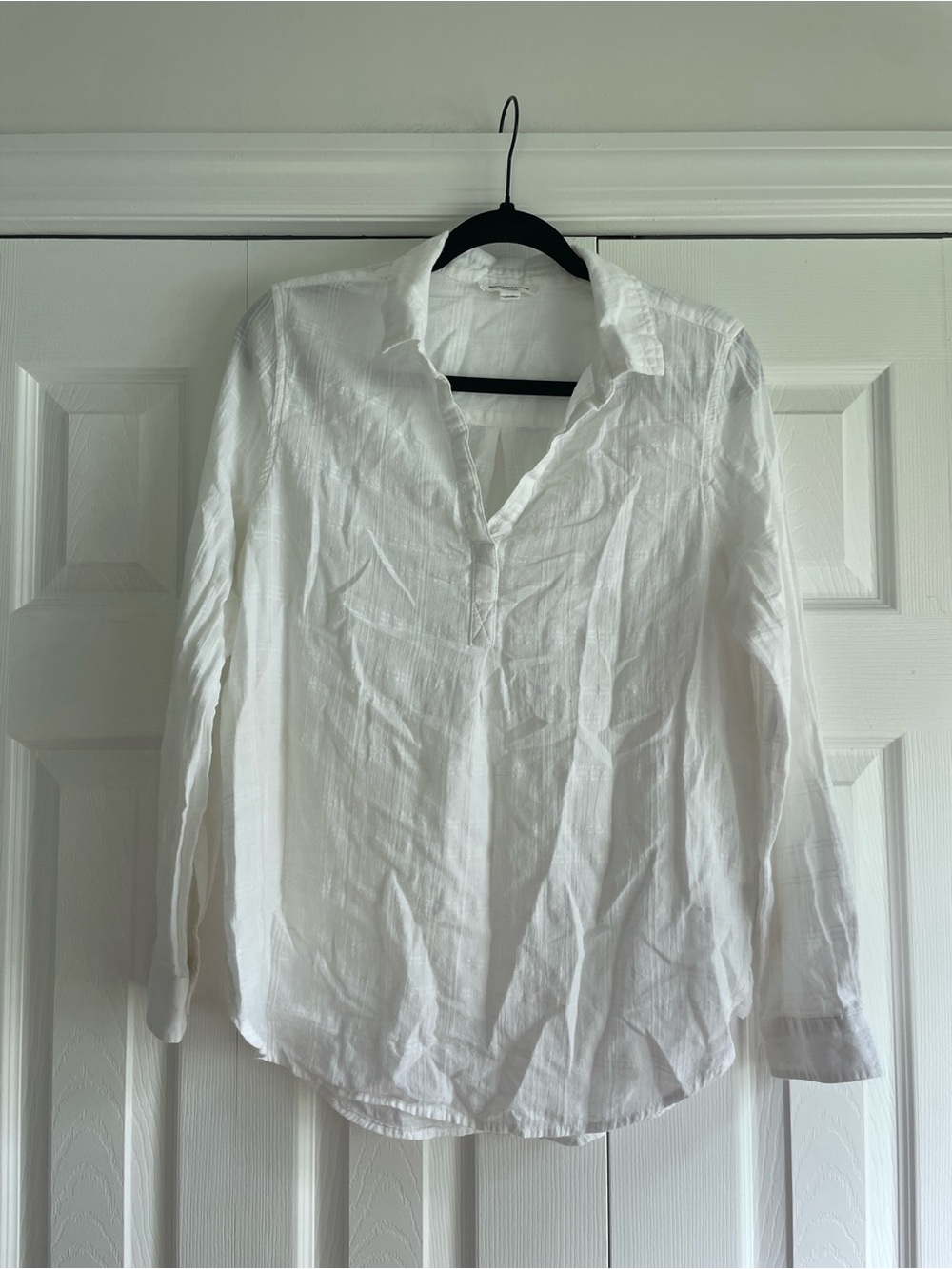 beachlunchlounge White Long-Sleeve V-Neck Blouse